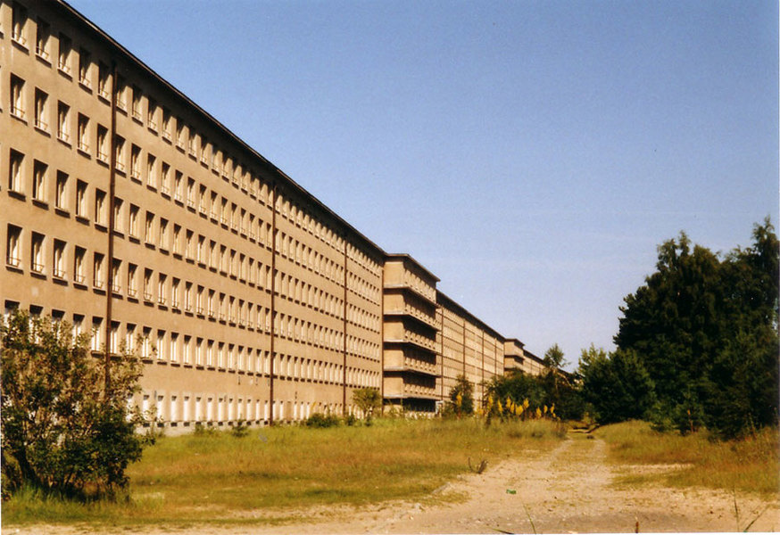图为海滨度假村Colossus of Prora的一角。(拍摄于2004年)