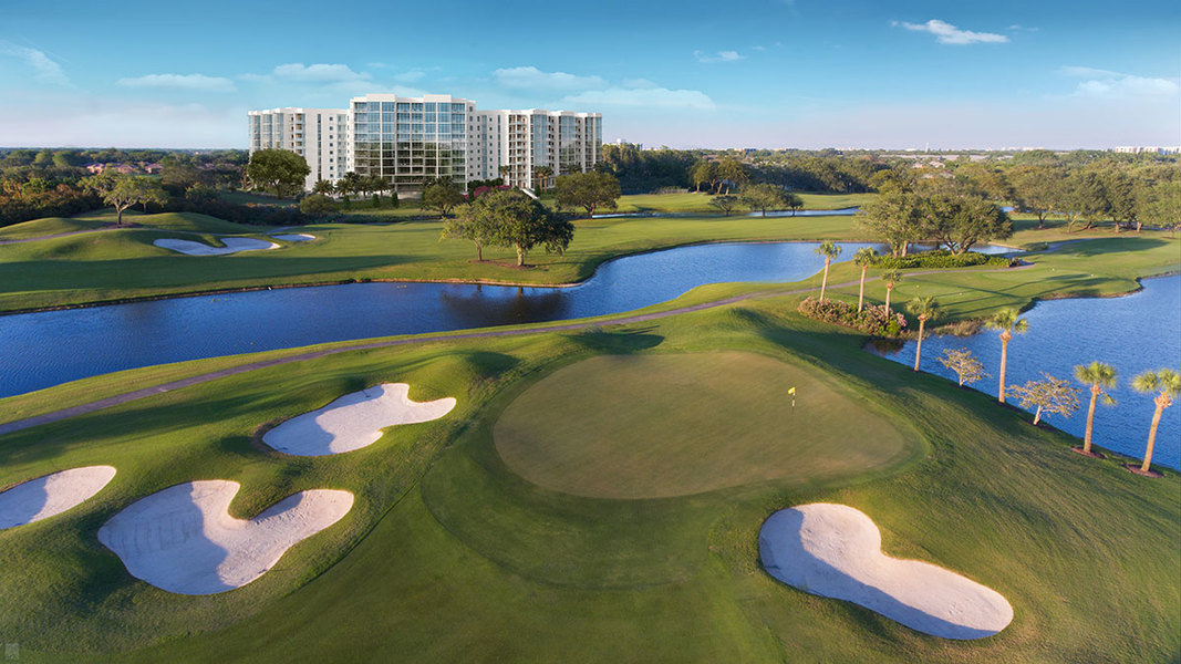 Vista exterior de Akoya Boca West in Boca Ratón, Florida