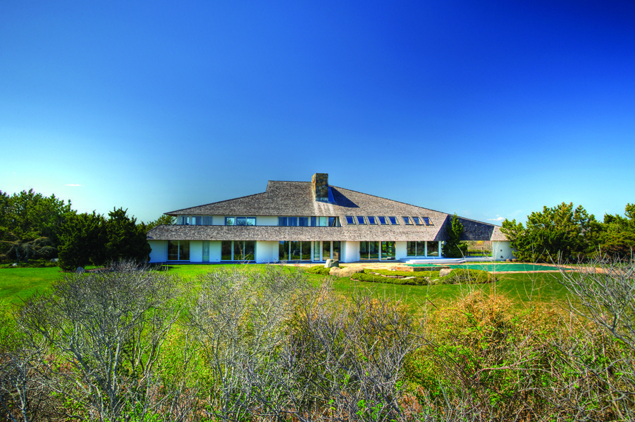 The property features a master suite and five en-suite bedrooms.