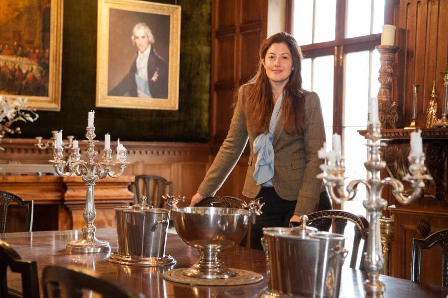 La agente de comprador Harriet Brownell de Private Property Search en un palacete inglés en Herefords