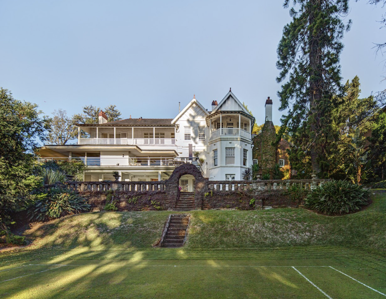 Elaine, Point Piper, set a new national price record of A$71 million (US$55 million).