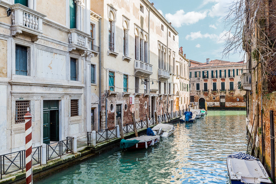 Apartments at the Palazzo, Venice are accessible by private water taxi and some of the apartments hav