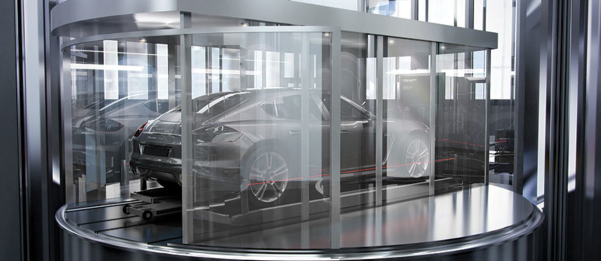 El ascensor del edificio Porsche Design, que transportará su auto hasta su departamento.